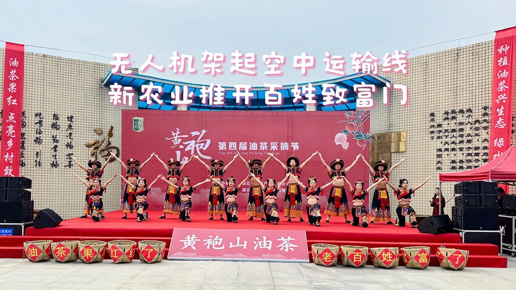 1无人机架起空中运输线.jpg 1无人机架起空中运输线.jpg